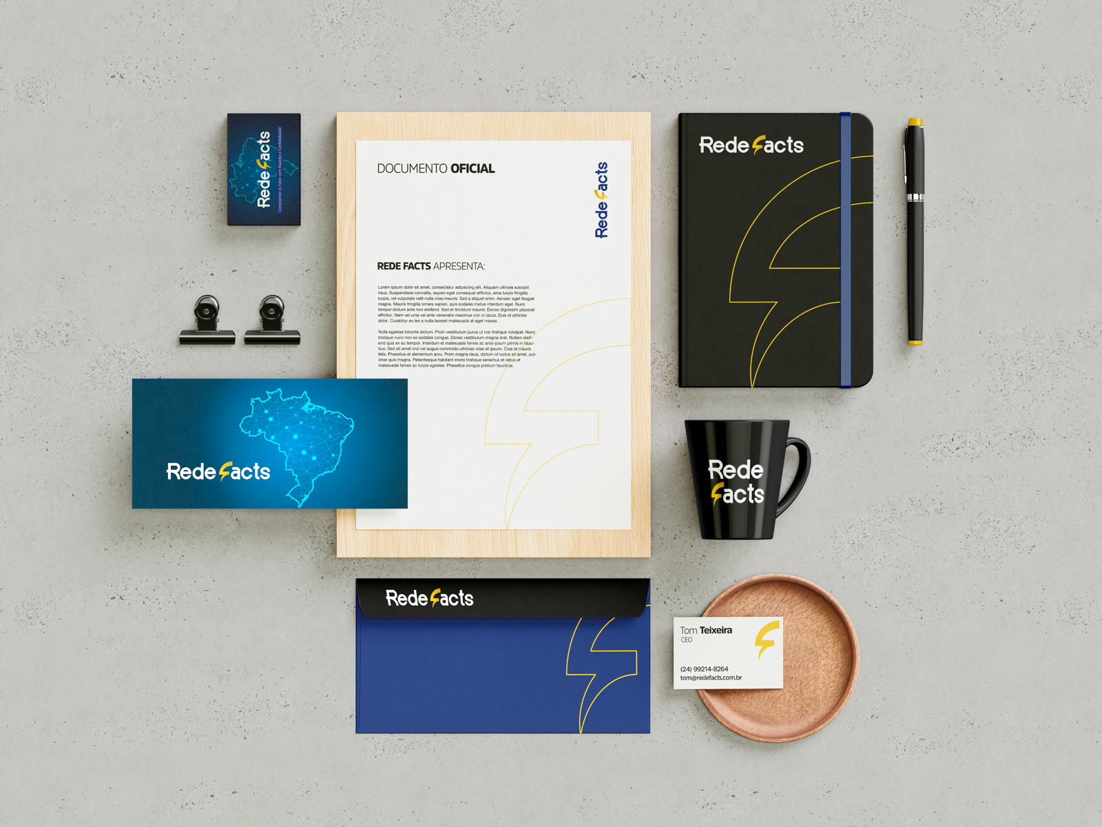 Papelaria da Rede Facts: cartões, papel timbrado, caderno, caneca e envelope com o monograma do raio